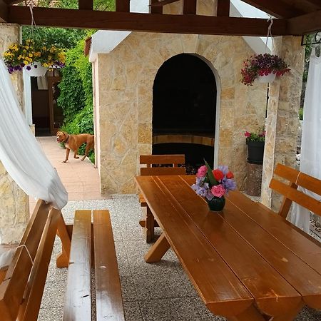 Holiday Home Perunika Zezevica エクステリア 写真