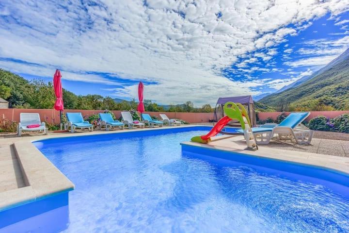 Holiday Home Perunika Zezevica エクステリア 写真