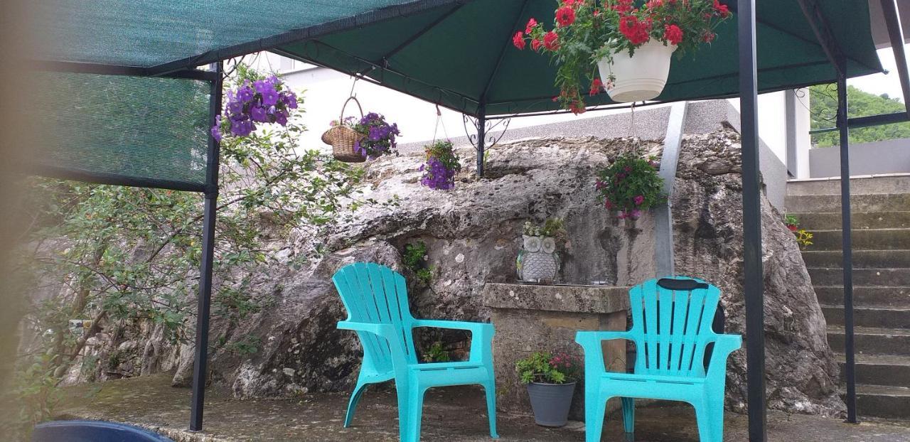 Holiday Home Perunika Zezevica エクステリア 写真