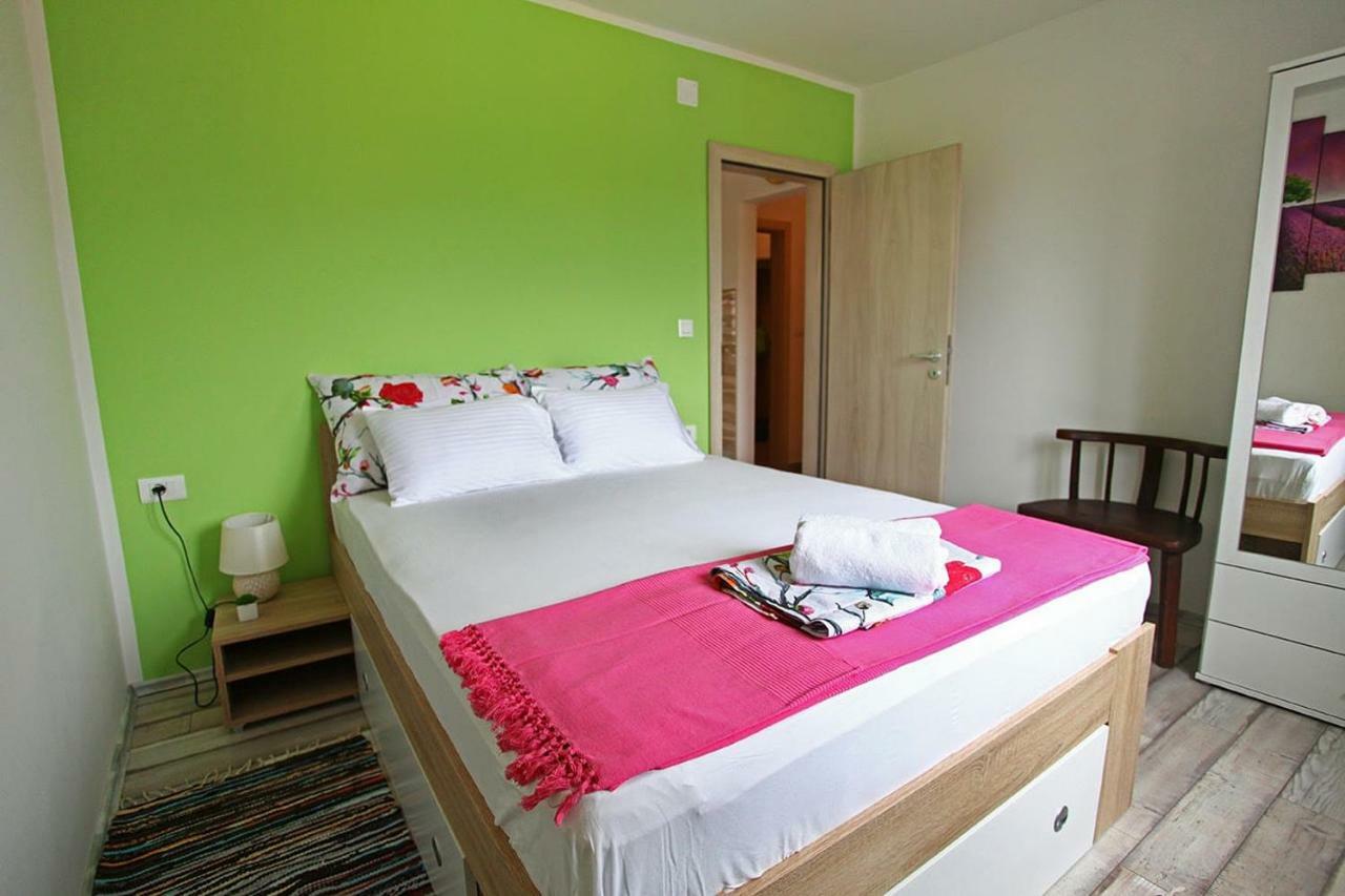 Holiday Home Perunika Zezevica エクステリア 写真