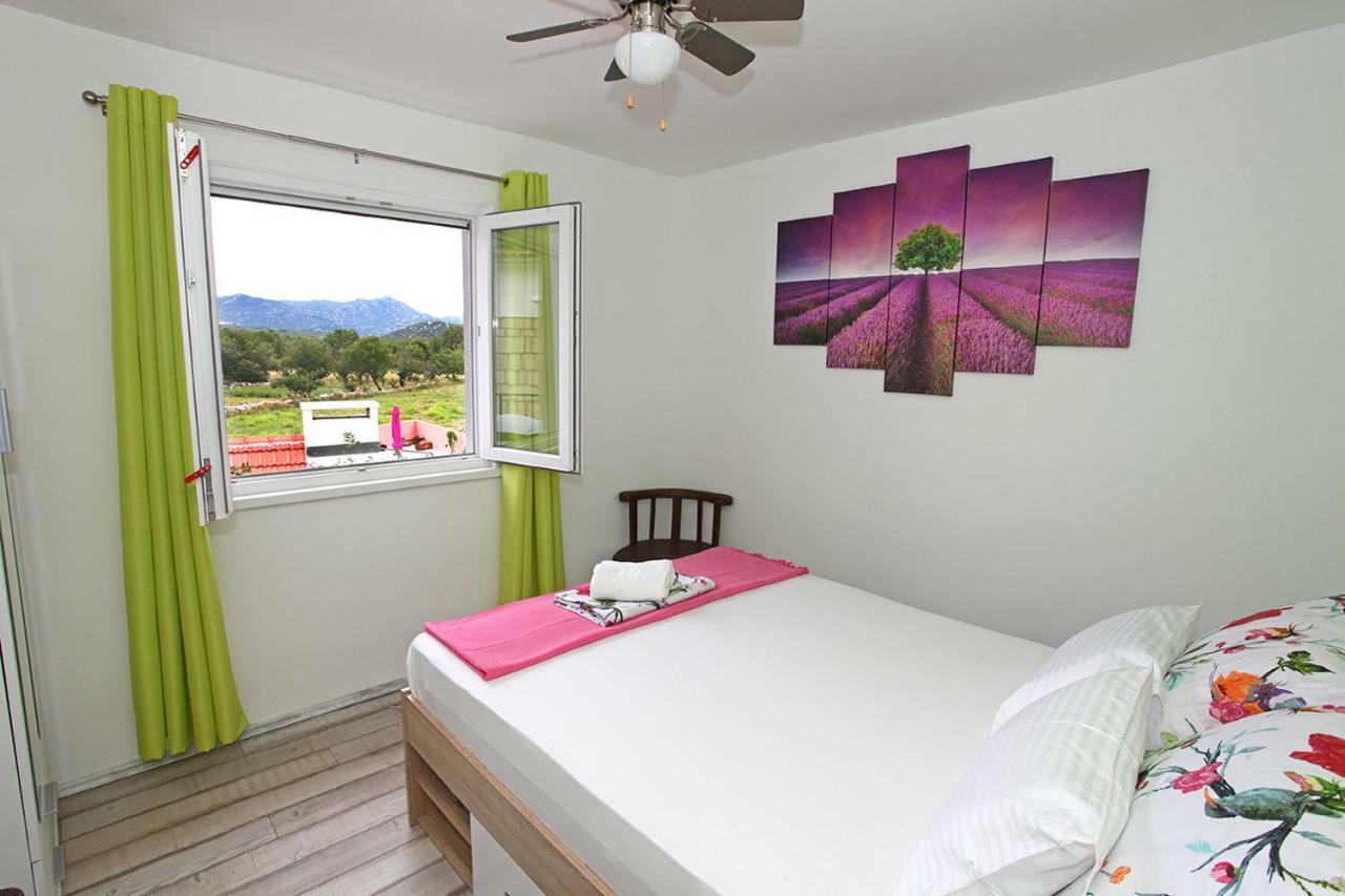 Holiday Home Perunika Zezevica エクステリア 写真