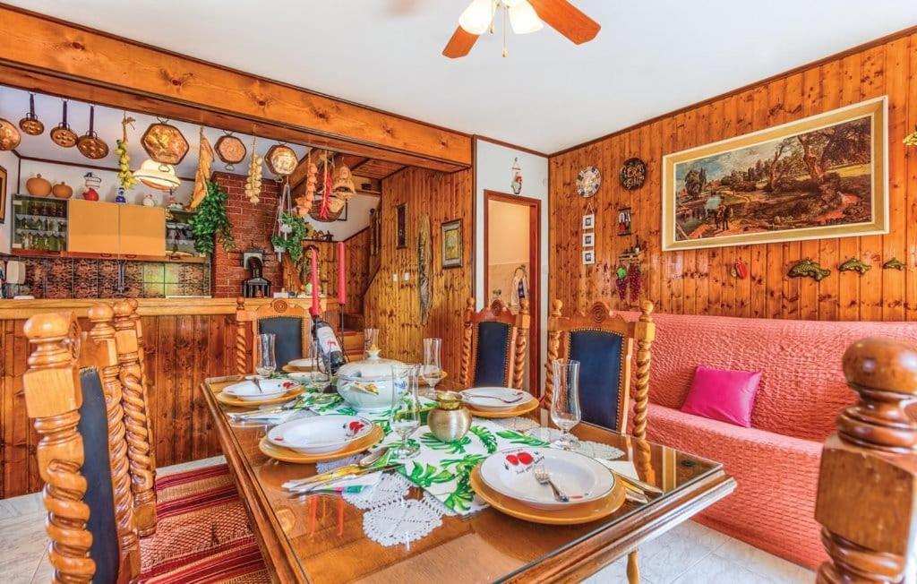 Holiday Home Perunika Zezevica エクステリア 写真