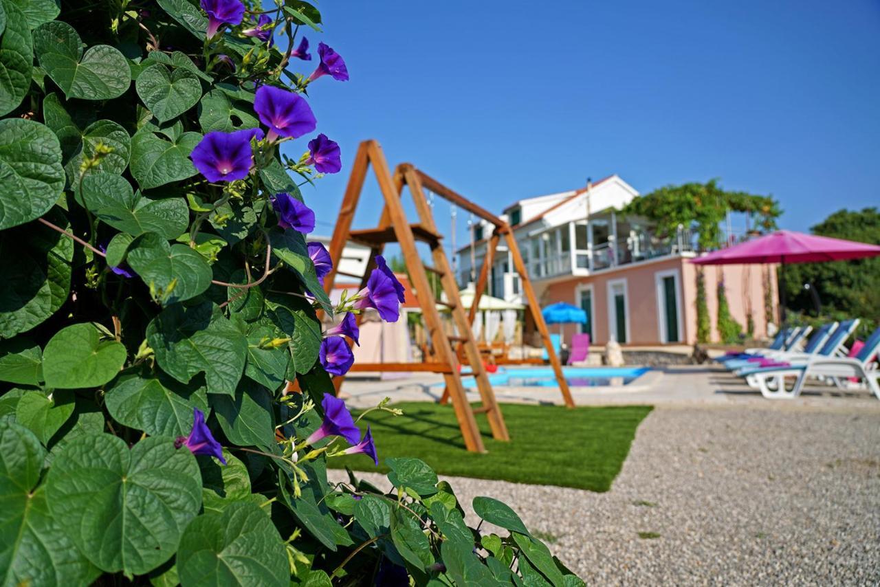 Holiday Home Perunika Zezevica エクステリア 写真